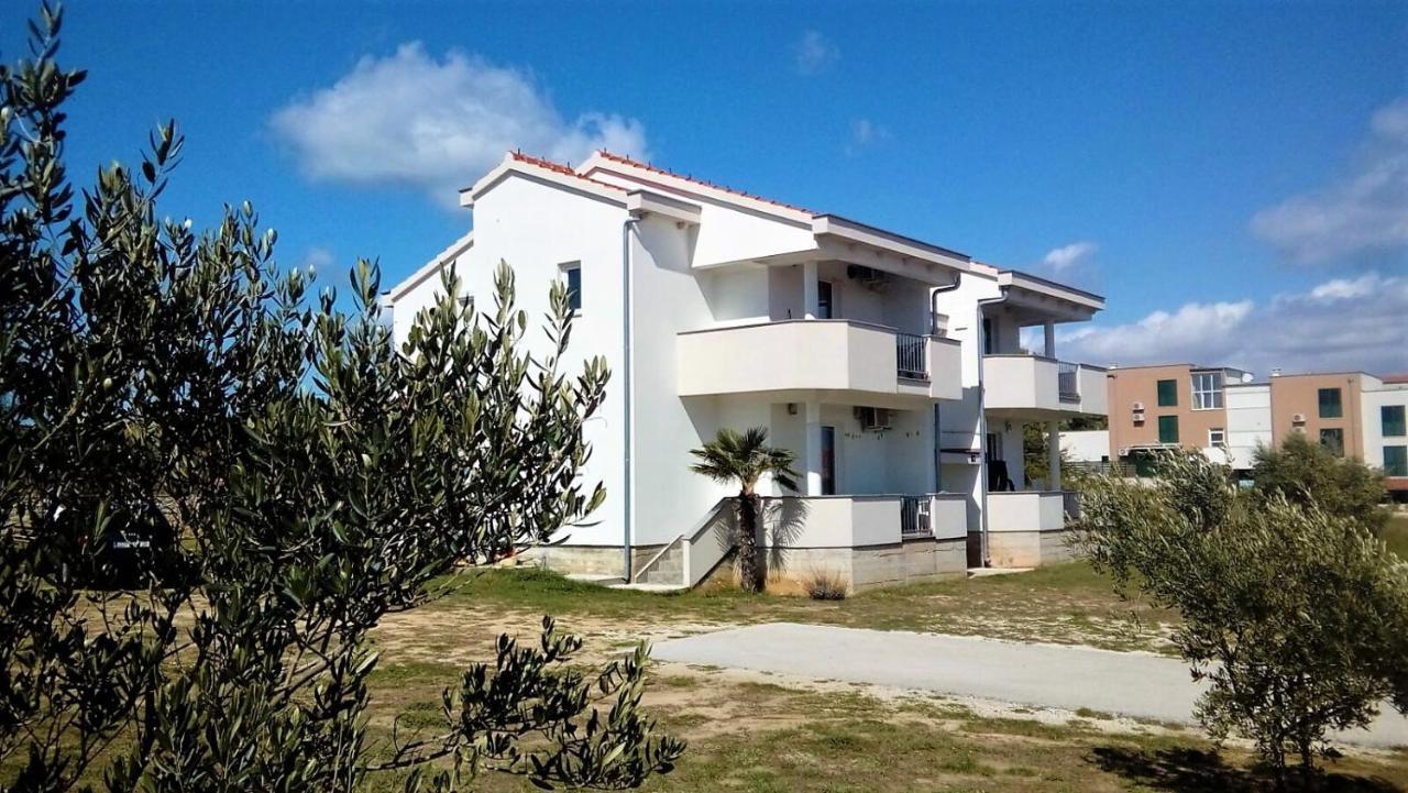 Apartment Anzotika Nin Exterior photo